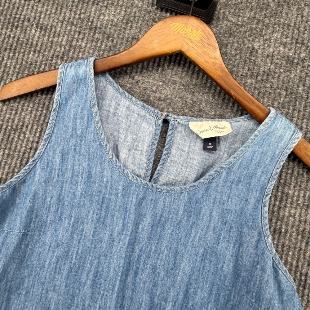 Universal Thread Tank Top Womens M Blue Excellent Denim Sleeveless High Low Hem